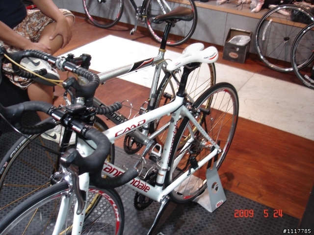 世代交替 頂著先的CINELLI --LITTLE WING 光榮退役 ---太座的CANNONDALE  09年CAAD9