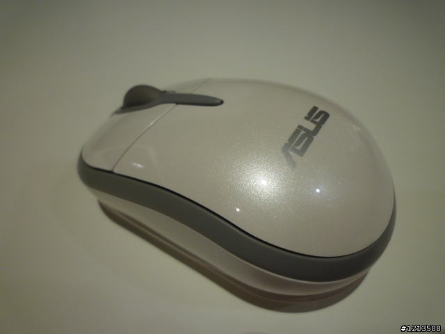 《開箱文》就愛white(ASUS F6VE)