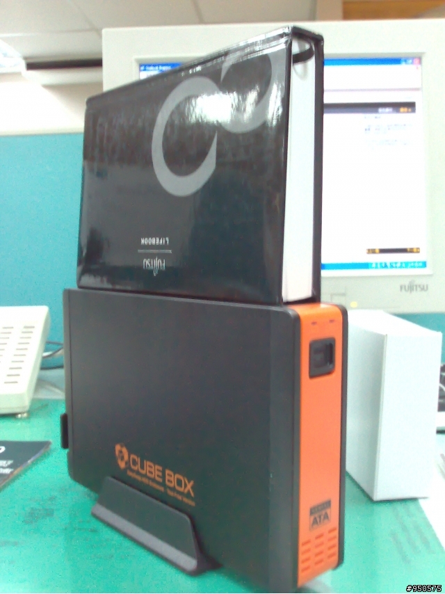 開箱 CuBe BOX 3.5"USB/eSATA硬碟外接盒