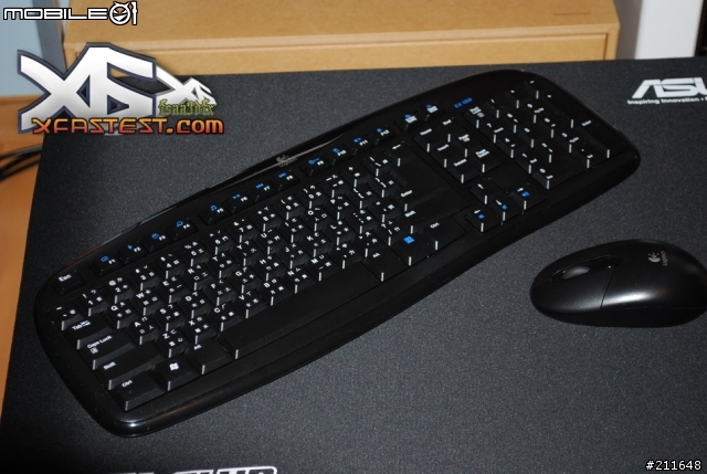 [開箱] ASUSTeK 皇家俱樂部 " Desk 特仕版"鼠墊