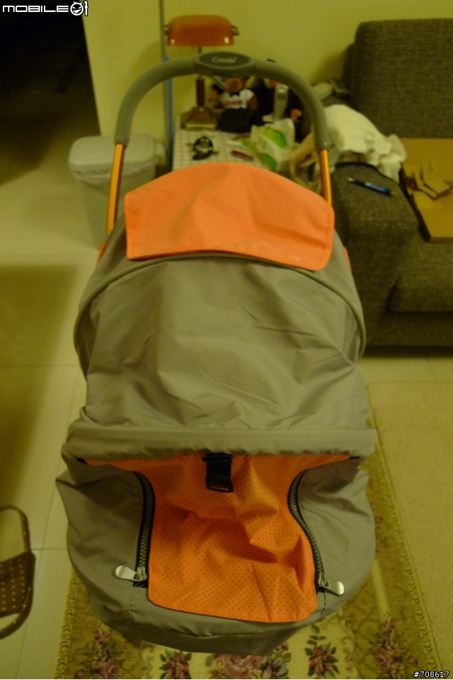 [分享] Combi Urban Walker 開箱