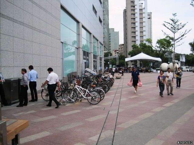[報]SOGO天母店的單車停車位