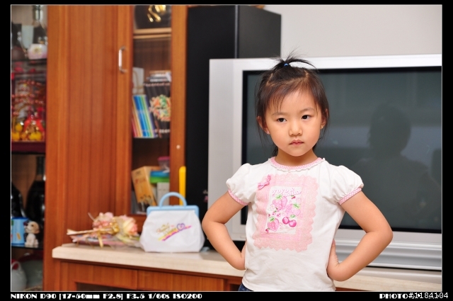 ﹝請益﹞室內黃光下，怎麼拍才自然？