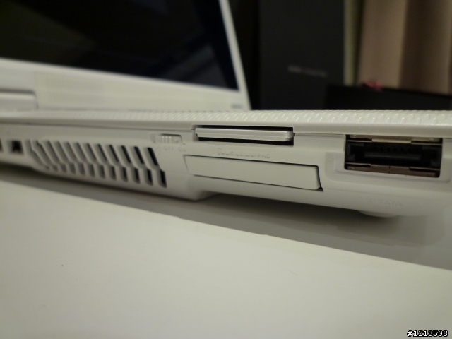 《開箱文》就愛white(ASUS F6VE)
