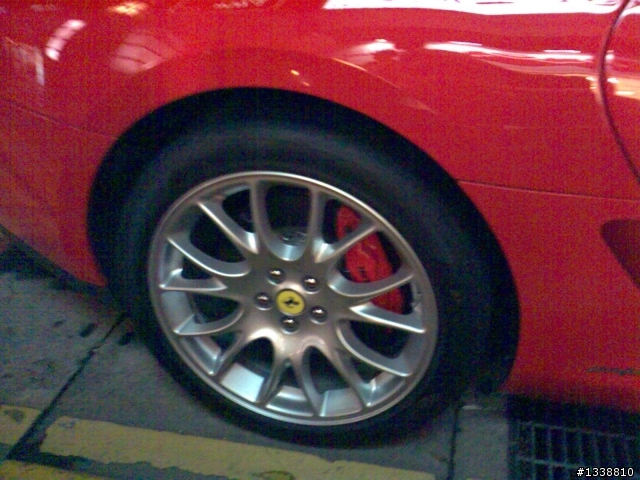 再來貼圖囉   (最近很有跑車運)