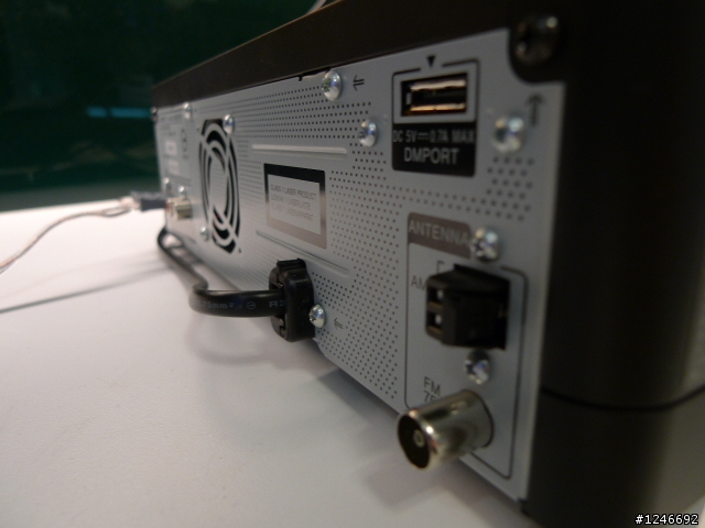 取代你電腦的硬碟音樂撥放區之~SONY E35HD  內建80G硬碟式床頭音響