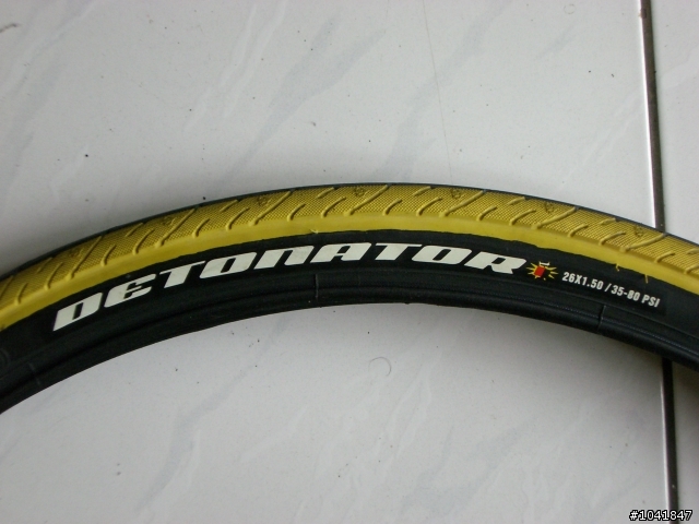 06/04更新:有用MAXXIS DETONATOR 26X1.5 色胎的車友請進來看一下---原廠已處理OK了.請看6樓
