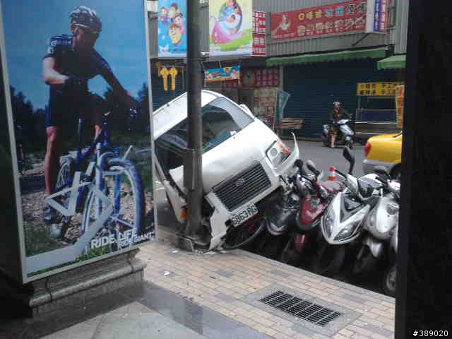 輝詠門口車禍