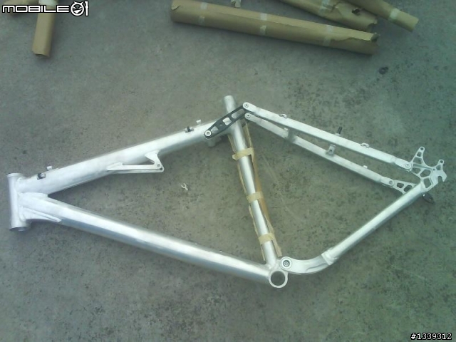 小弟要升級自己的硬尾車（換軟尾車架），請各位大大……（更新，已經完成）
