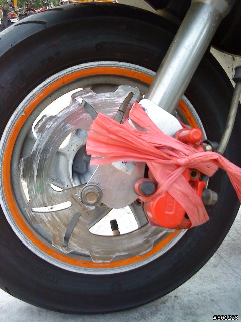 NCY前叉避震卡鉗座斷了!!