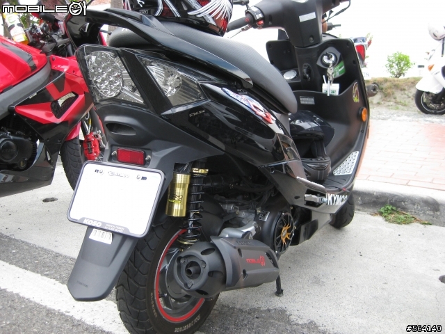 車上有貼"Mobile 01"貼紙的車主們~ 進來蓋大樓~~