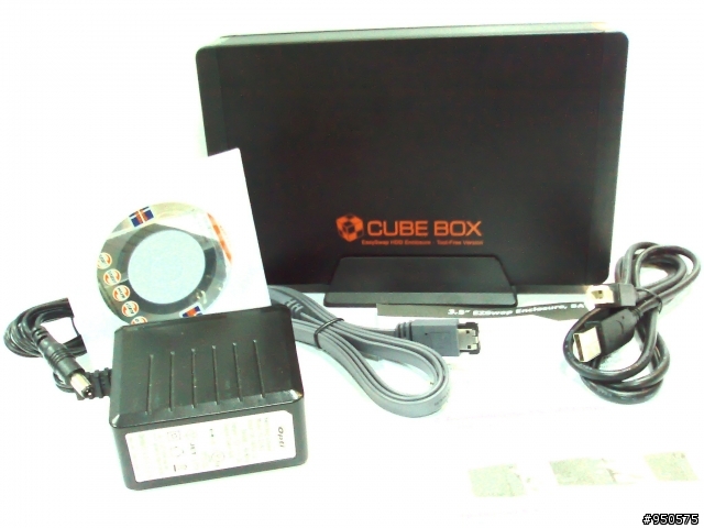 開箱 CuBe BOX 3.5"USB/eSATA硬碟外接盒