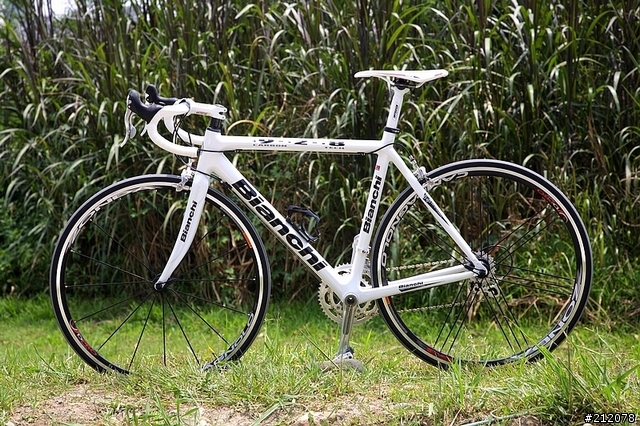 [分享] Bianchi 928 Carbon Tech {存了好久，好不容易通過女王申請的一部車 =..=}