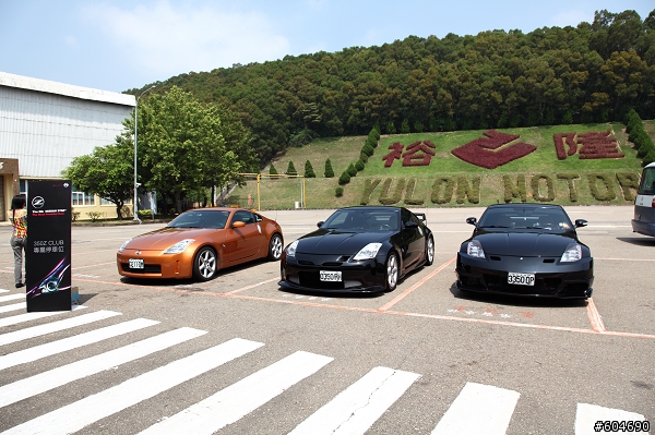 開370Z以時速200km UP在柏油路上狂奔