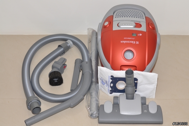 [開箱]Electrolux(伊萊克斯) 吸塵器 Z-3347O/Z3347 全配