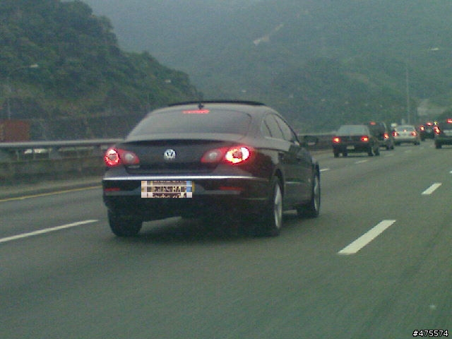 北二高巧遇Passat CC