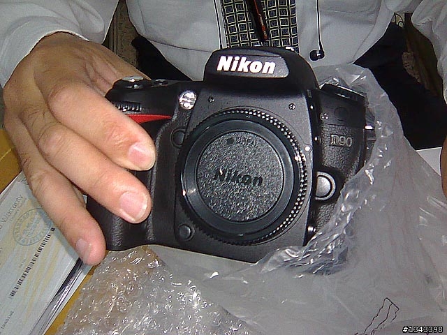 買很大 Nikon D90 D3X 入手記!![很不專業的開箱]