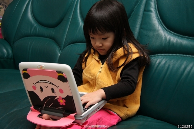 小公主們的第一台電腦 Kuro Kids兒童專用筆記型電腦