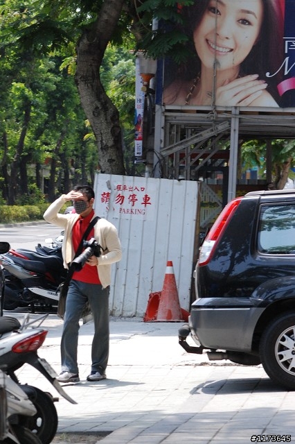 UPDATE~汽機車族 請注意安全並小心偷拍(建國南京)