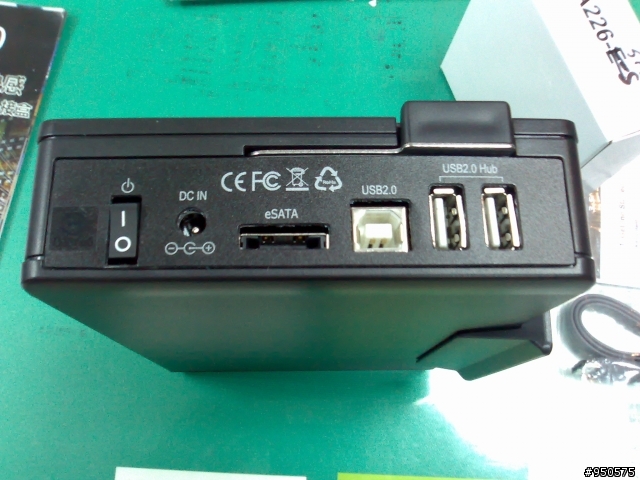 開箱 CuBe BOX 3.5"USB/eSATA硬碟外接盒