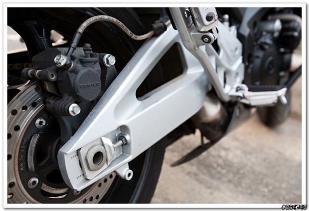 Suzuki GSR600 的這條管子用途？
