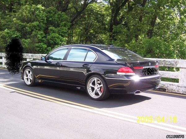 可以幫我估算一下這台老車嗎 BMW 745