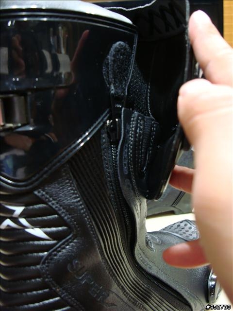 [開箱+實著照]Alpinestars SuperTech R 車靴~更新!