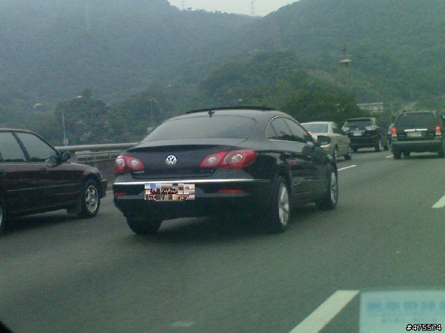 北二高巧遇Passat CC