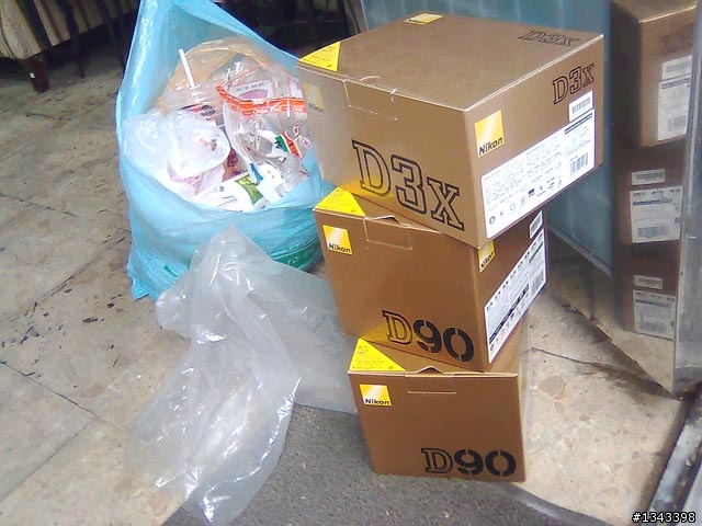 買很大 Nikon D90 D3X 入手記!![很不專業的開箱]
