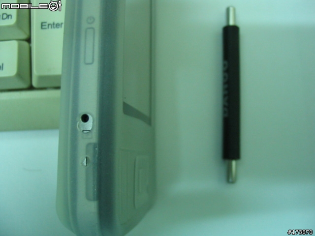 Toshibar G810 保護貼 & 非專用果凍套&皮套
