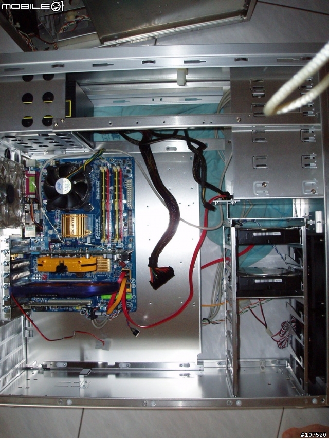 （分享）聯力 PC -A70 銀色機殼不專業開殼  圖很多