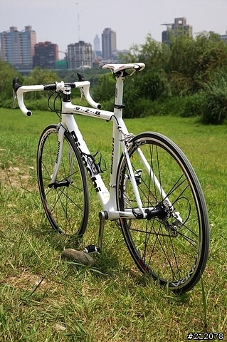 [分享] Bianchi 928 Carbon Tech {存了好久，好不容易通過女王申請的一部車 =..=}