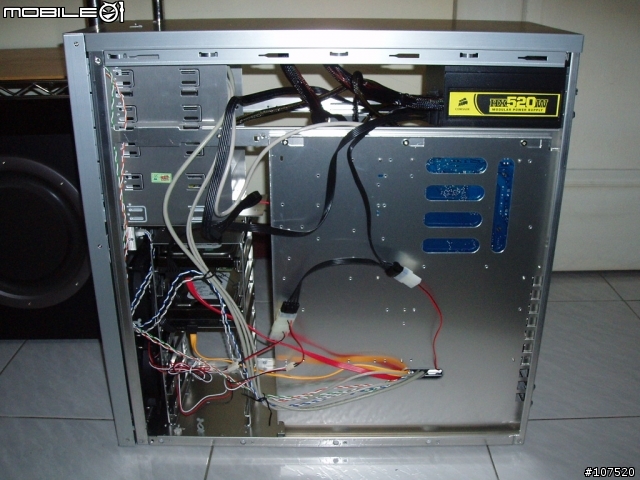 （分享）聯力 PC -A70 銀色機殼不專業開殼  圖很多