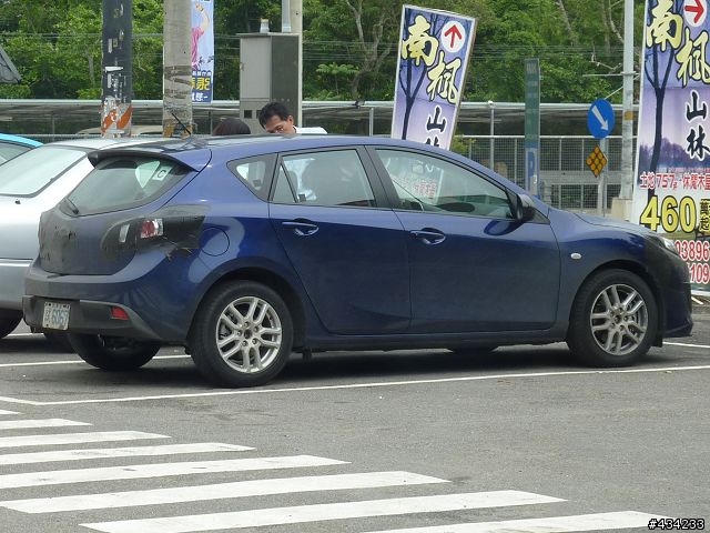 巧遇新MAZDA 3 4門&5門版本