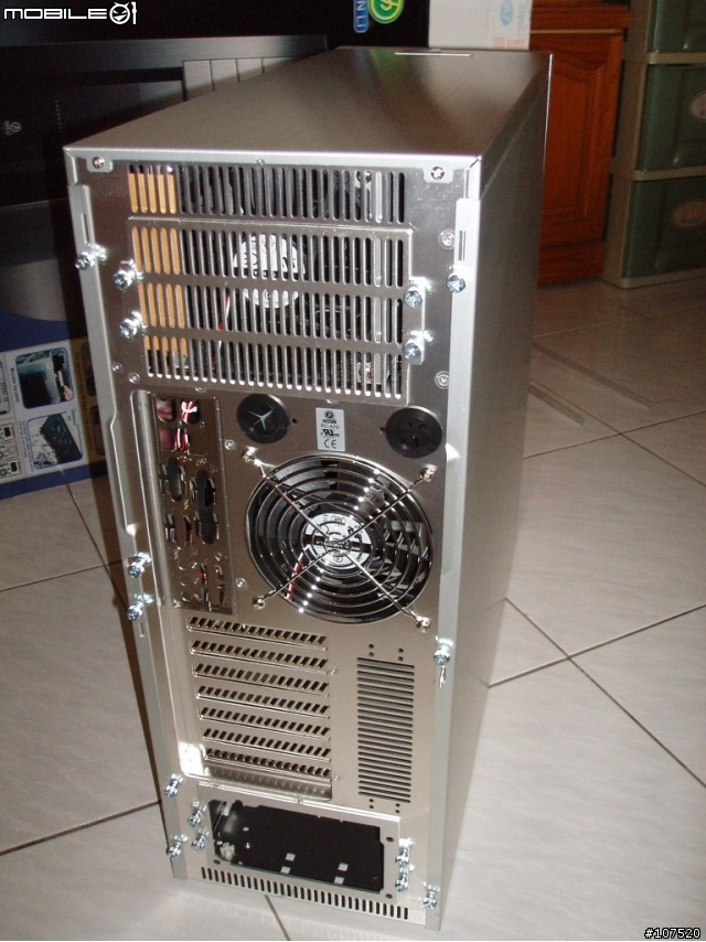 （分享）聯力 PC -A70 銀色機殼不專業開殼  圖很多