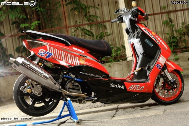 最近愛車換彩貼 分享一下