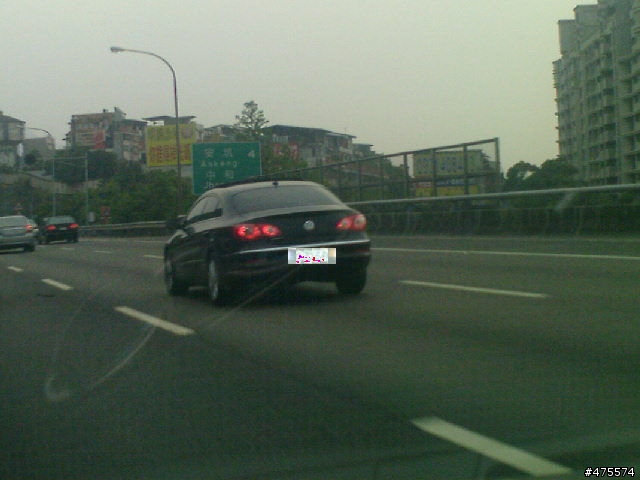 北二高巧遇Passat CC