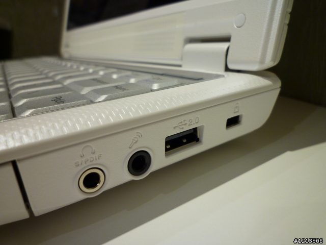 《開箱文》就愛white(ASUS F6VE)