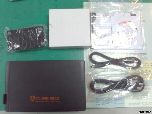 開箱 CuBe BOX 3.5"USB/eSATA硬碟外接盒