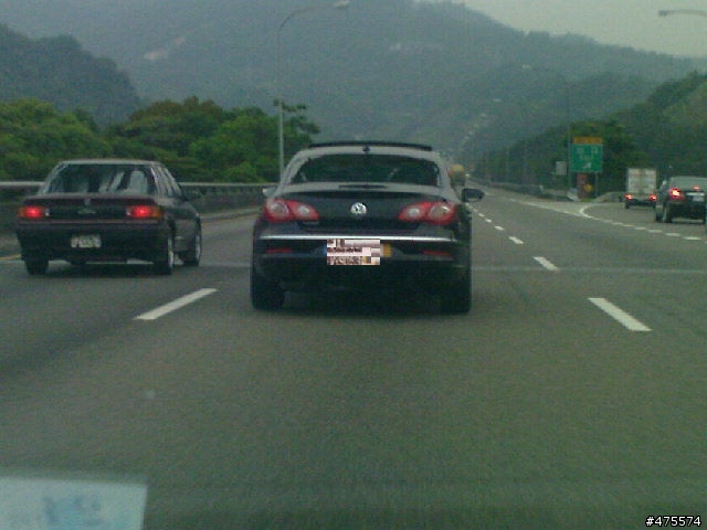 北二高巧遇Passat CC