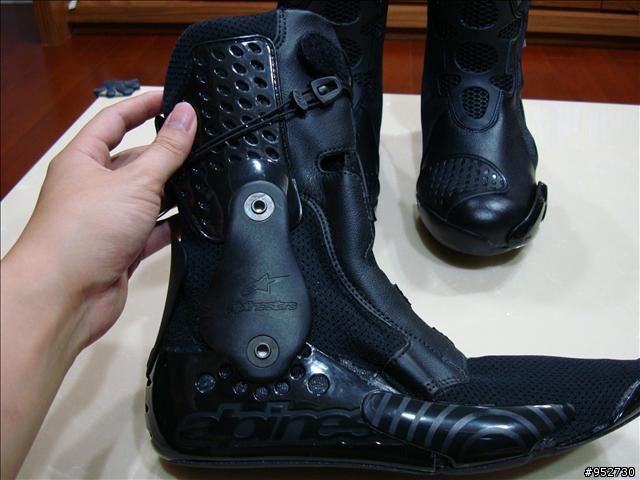 [開箱+實著照]Alpinestars SuperTech R 車靴~更新!