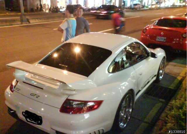 再來貼圖囉   (最近很有跑車運)