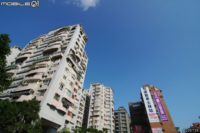 請幫我看一下新購入的Tokina 11-16mm所拍的圖片，看起來怪怪的