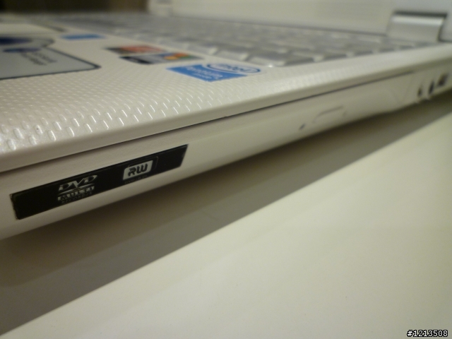 《開箱文》就愛white(ASUS F6VE)