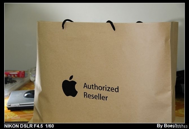 遲來的開箱... iPod Touch, MacBook