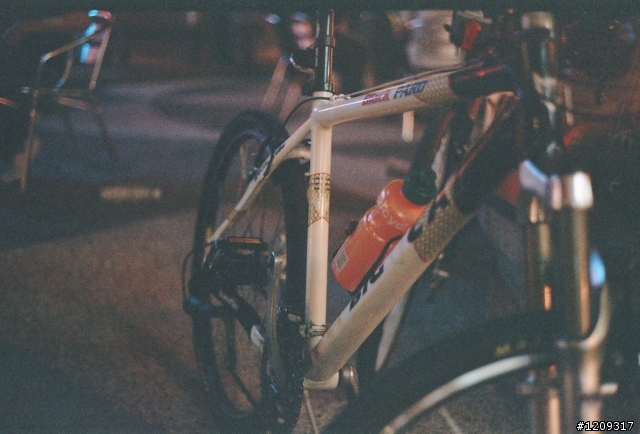分享第一次的作品[老爸國中的KONICA AUTO S2]