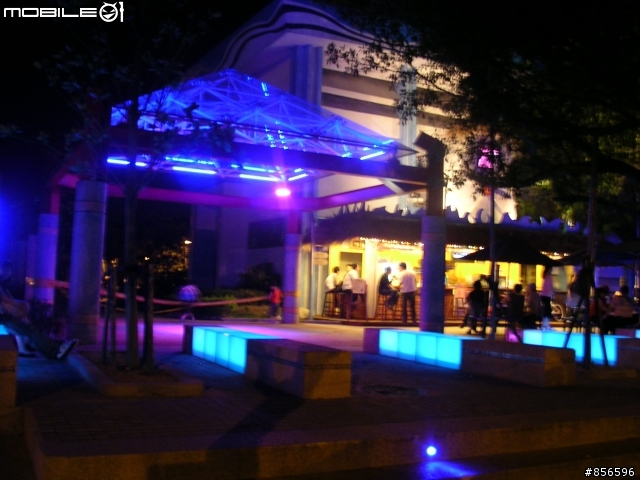 自來水博物館外的迷你版城市光廊