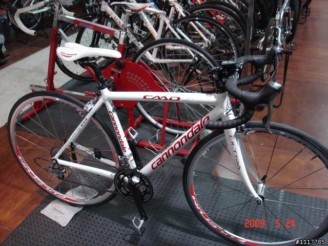 世代交替 頂著先的CINELLI --LITTLE WING 光榮退役 ---太座的CANNONDALE  09年CAAD9