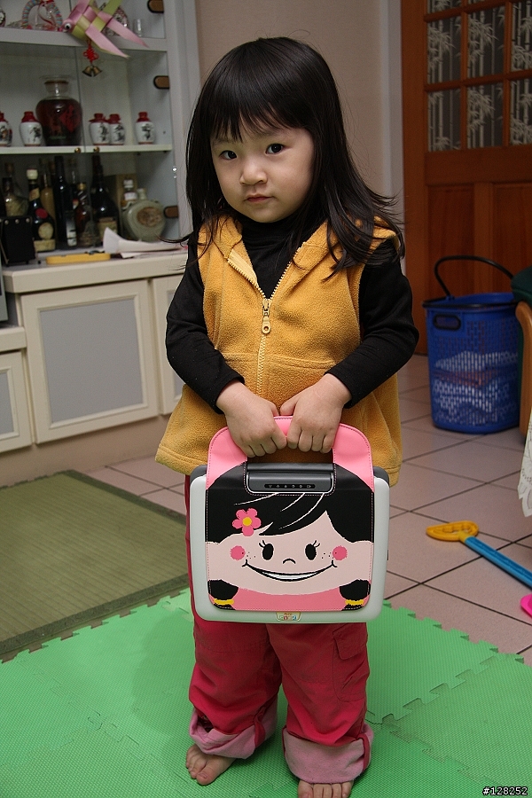 小公主們的第一台電腦 Kuro Kids兒童專用筆記型電腦