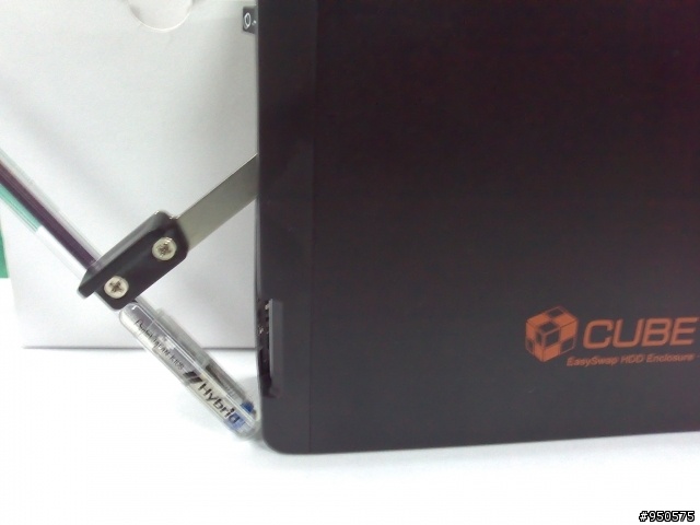 開箱 CuBe BOX 3.5"USB/eSATA硬碟外接盒